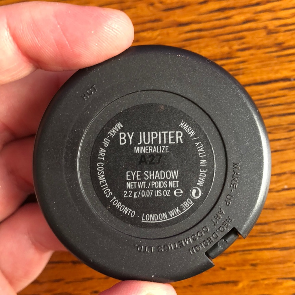 NWT MAC Mineralize Eyeshadow By Jupiter Vintage - Picture 3 of 4
